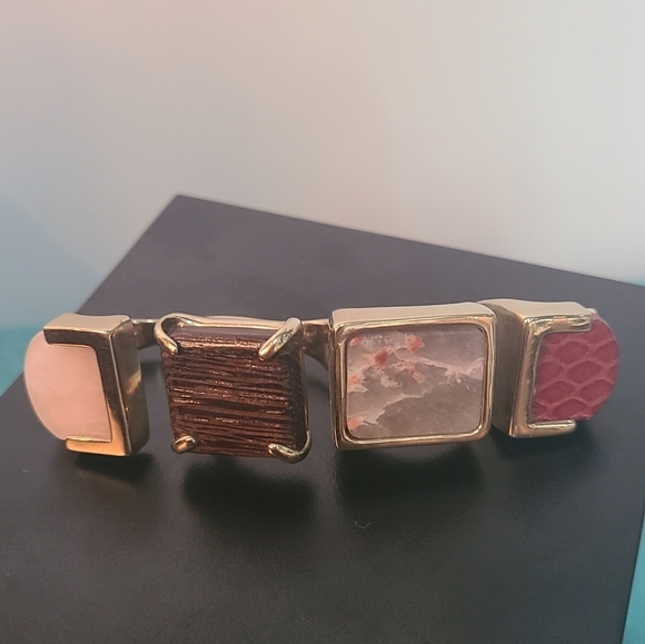 Nina Ricci 4 Finger Ring - Picture 14 of 14